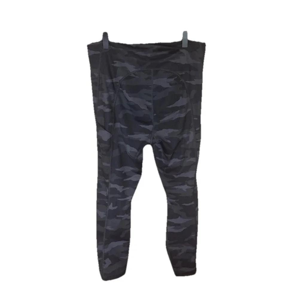 Athleta Ultimate 7/8 Tight Leggings Stash Pockets Medium Black Camo Active